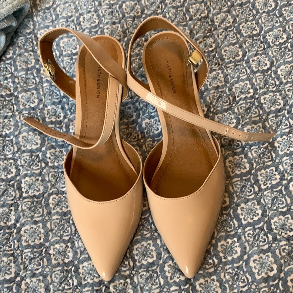 Dress pumps color nude sz 5 1/2